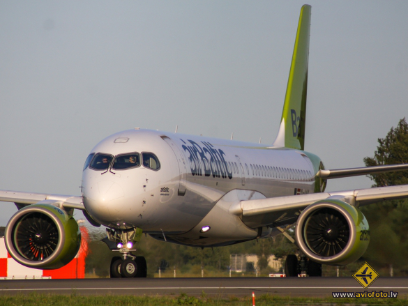 Airbus A220-300